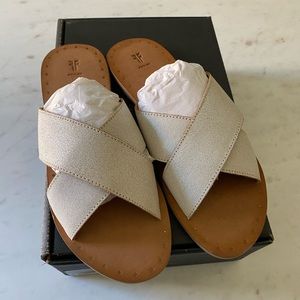 NWT Frye Ally Criss Cross Sandal